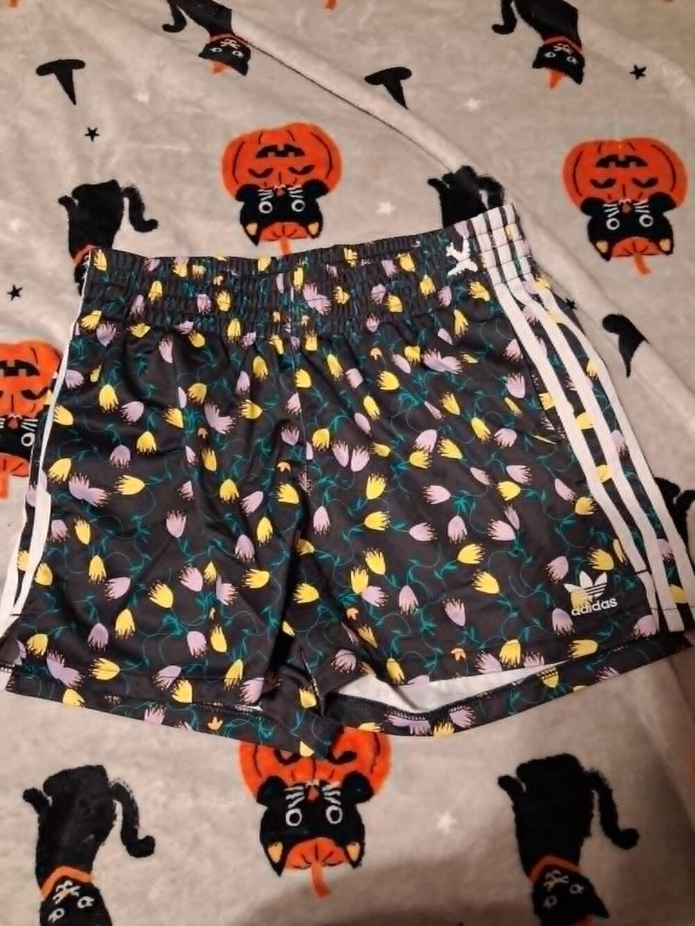 Adidas Shorts Size Small Women's Pull On - Picture 1 of 1